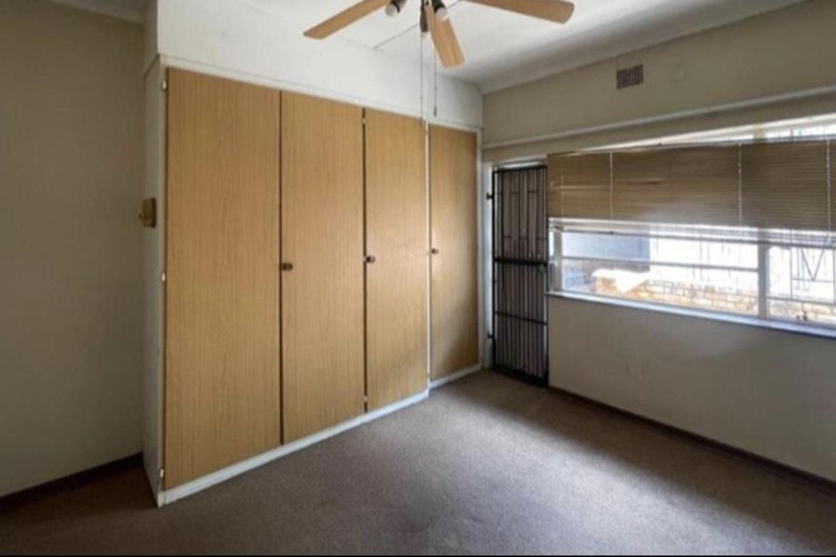 Spacious abode - Photo 4