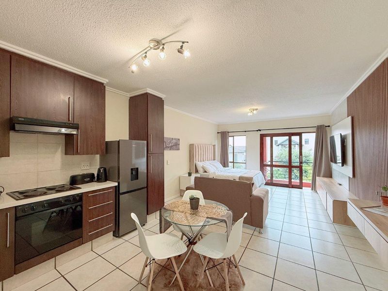 Fully Furnished And Equipped Studio In A Secure Complex Within Walking Distance Of Shops - Photo 5