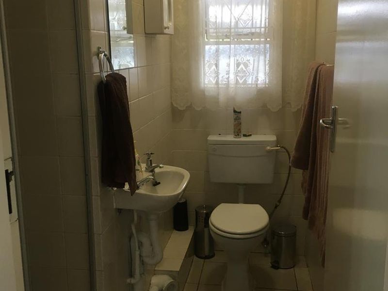 1st floor 3 bedroom apartment in secure complex - Photo 3