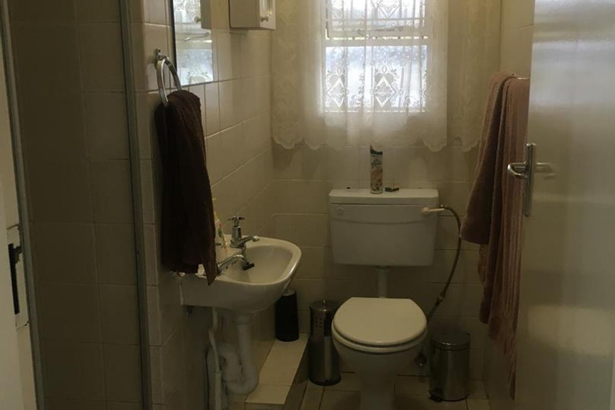 1st floor 3 bedroom apartment in secure complex - Photo 3