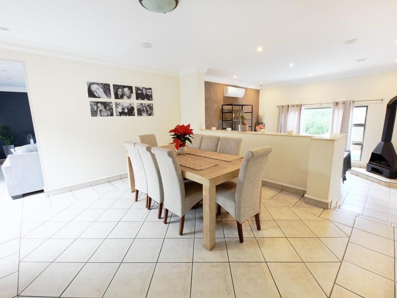 4 Bedroom For Sale in Woodhill Golf Estate - Photo 2