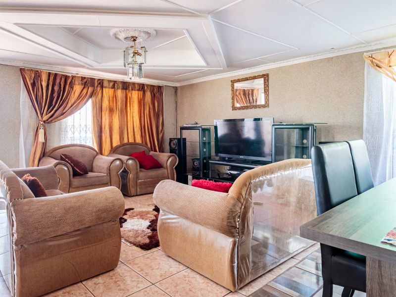 3 Bedroom Modern family home in Kwanobuhle, Uitenhage - Photo 6