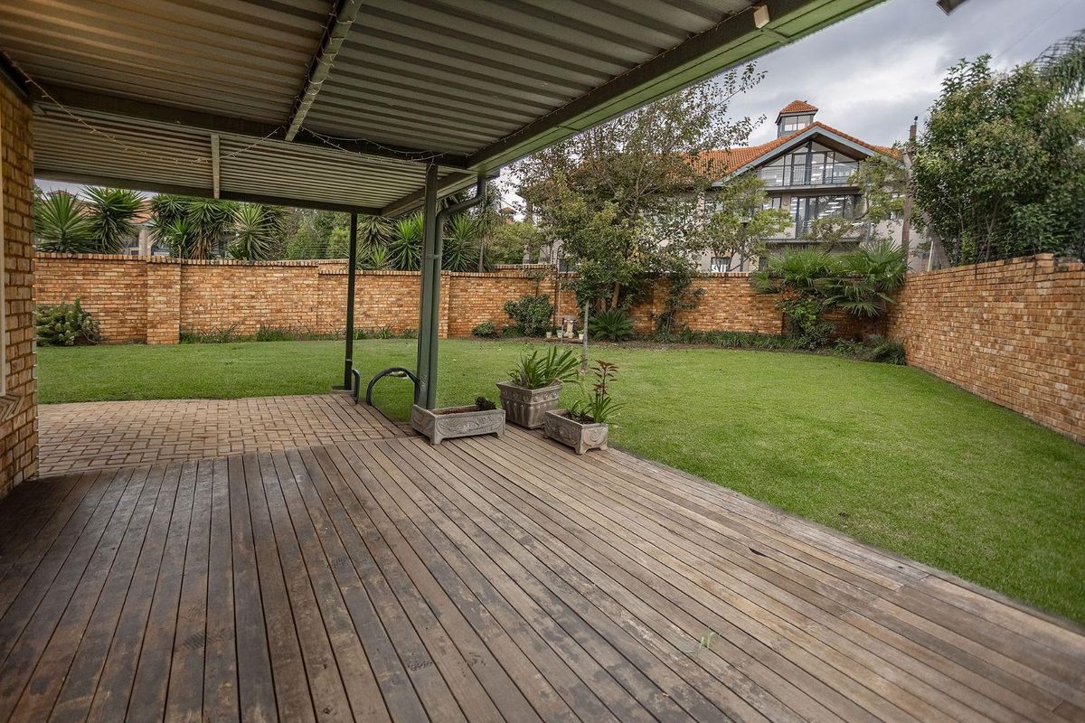 Townhouse with huge garden in the popular Highveld area - Photo 3