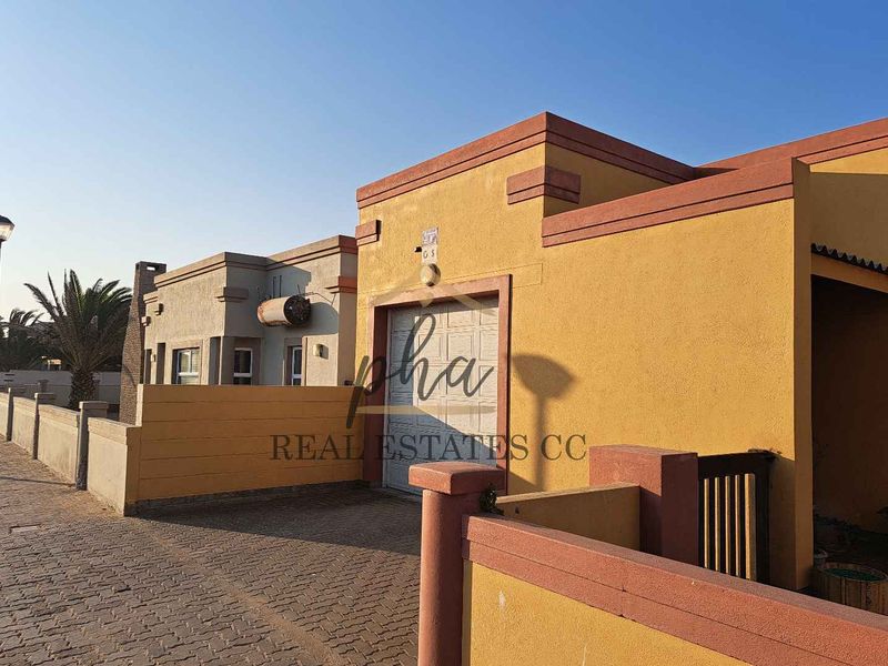 3 bedr Family home with 3 bedr Flat plus 3 garages in Walvis Bay selling for N$2 950 000.00 - Photo 2