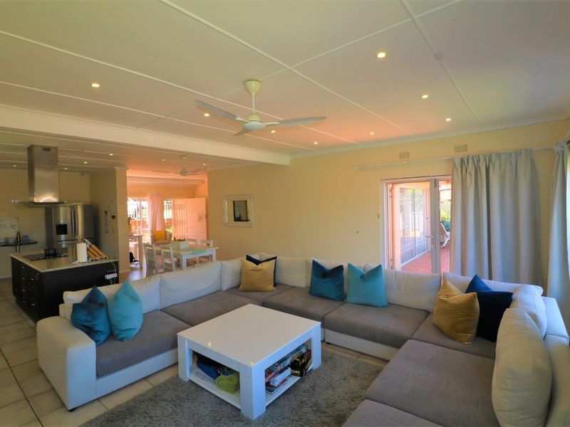 Stunning Freestanding Home - Photo 6
