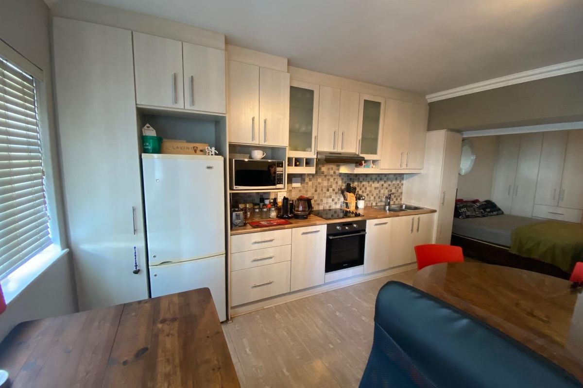 Airbnb friendly or Lock-up-and-Go Apartment with Garage - Photo 5