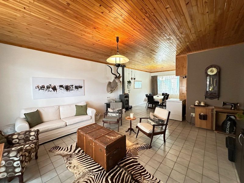 4 Bedroom House For Sale in Klein Windhoek - Photo 2