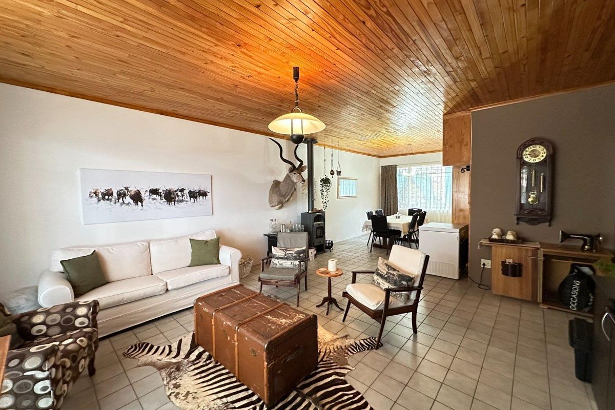 4 Bedroom House For Sale in Klein Windhoek - Photo 2