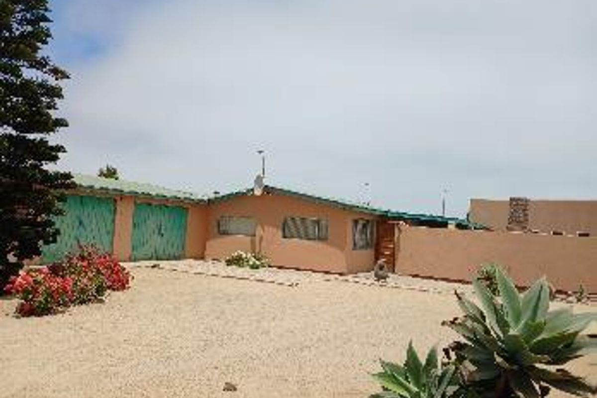 HOUSE FOR SALE (BUSINESS RIGHTS)  - HENTIESBAY - Photo 5