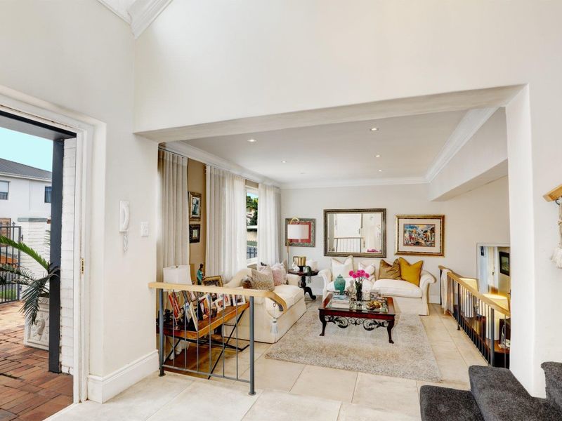 Spacious Open-Plan Family Home & Spectacular Views - Photo 3