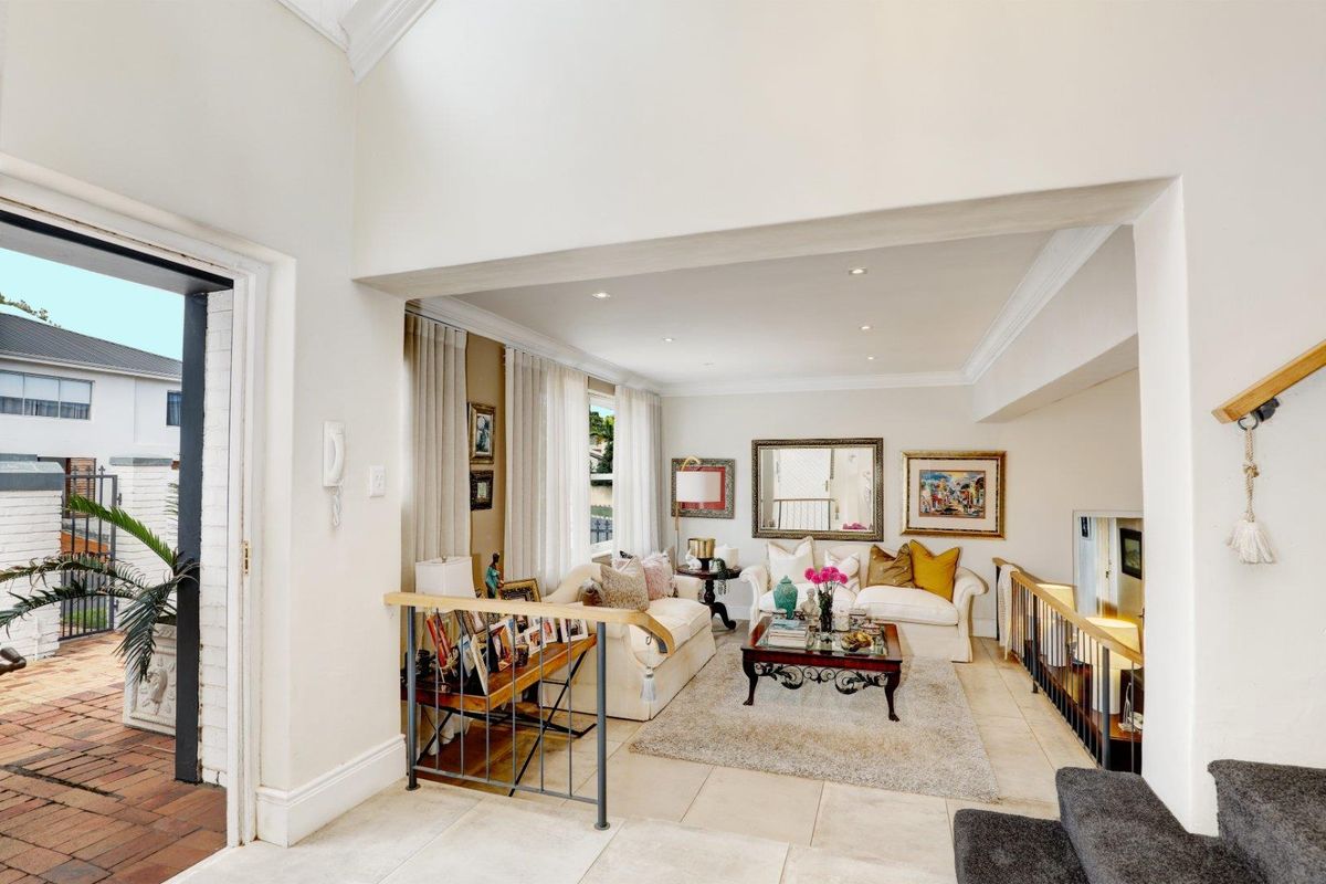 Spacious Open-Plan Family Home & Spectacular Views - Photo 3