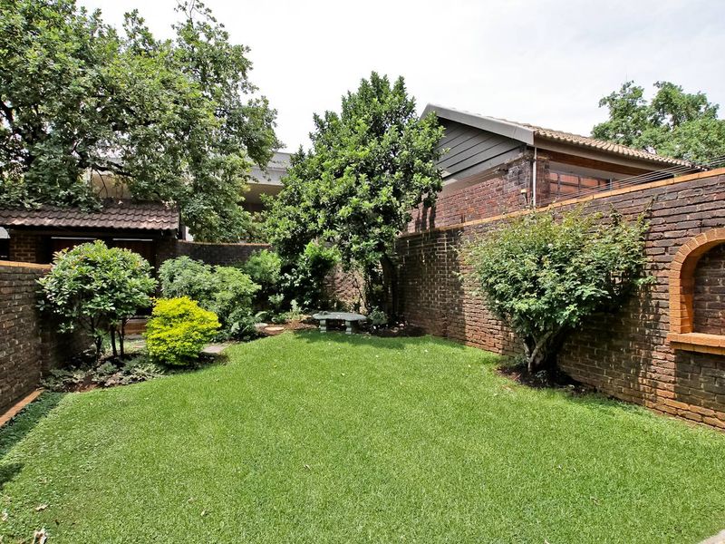 Garden Duplex Centrally Located! - Photo 3