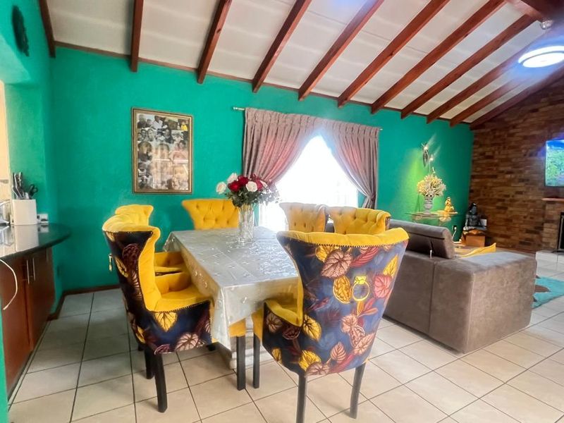 Entertainer's Dream: Indoor Braai and Outdoor Lapa! - Photo 4