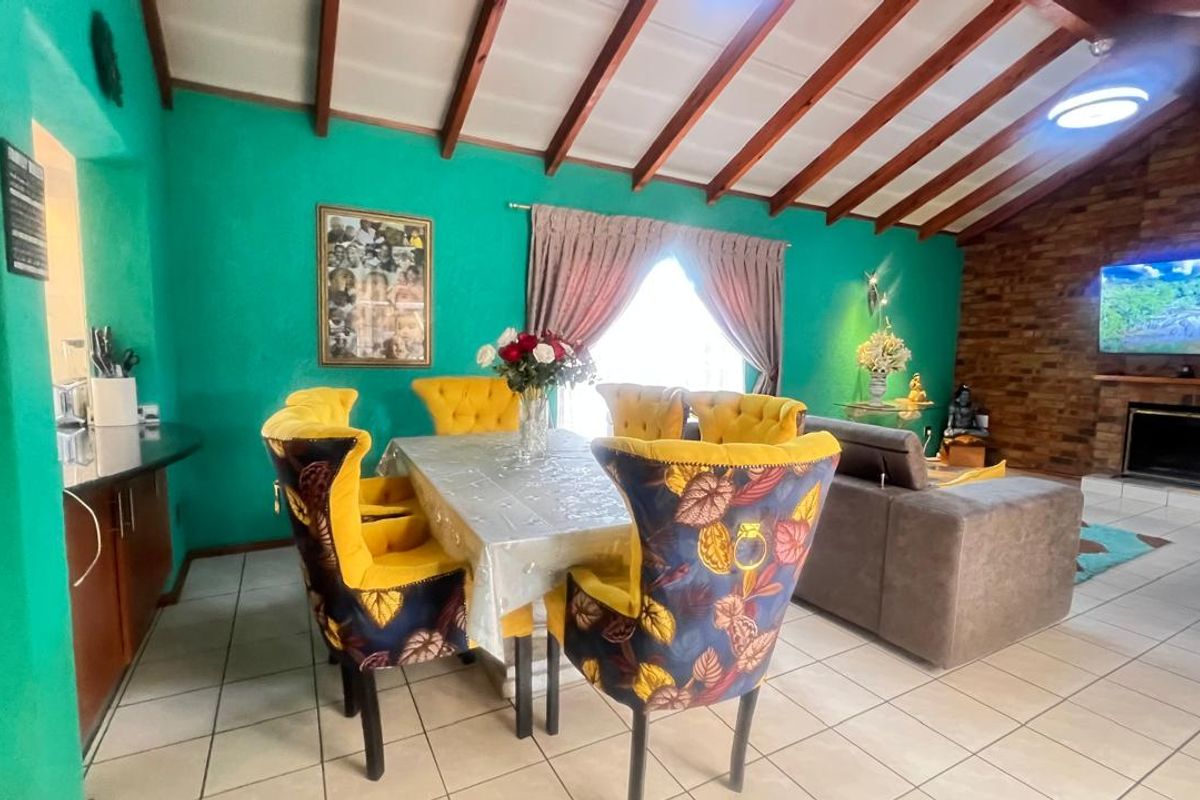 Entertainer's Dream: Indoor Braai and Outdoor Lapa! - Photo 4
