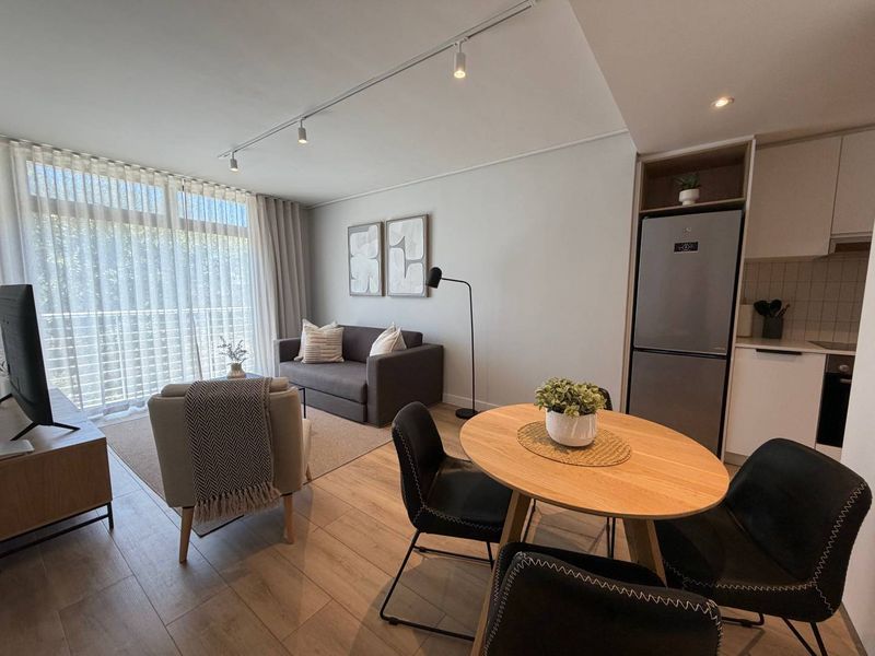 Chic One-Bedroom Apartment in Sea Point - Photo 3