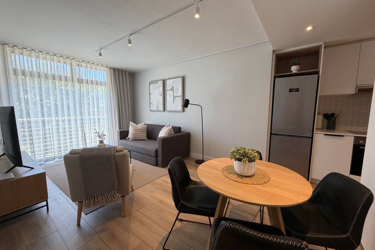 Chic One-Bedroom Apartment in Sea Point - Photo 3