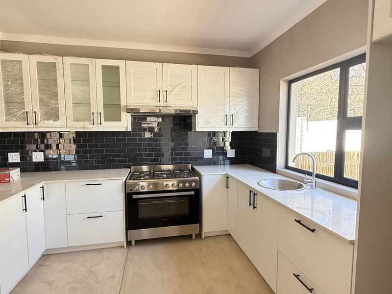 Perfect start-up two bedroom family home for sale - Photo 7