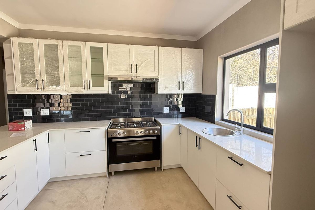 Perfect start-up two bedroom family home for sale - Photo 5