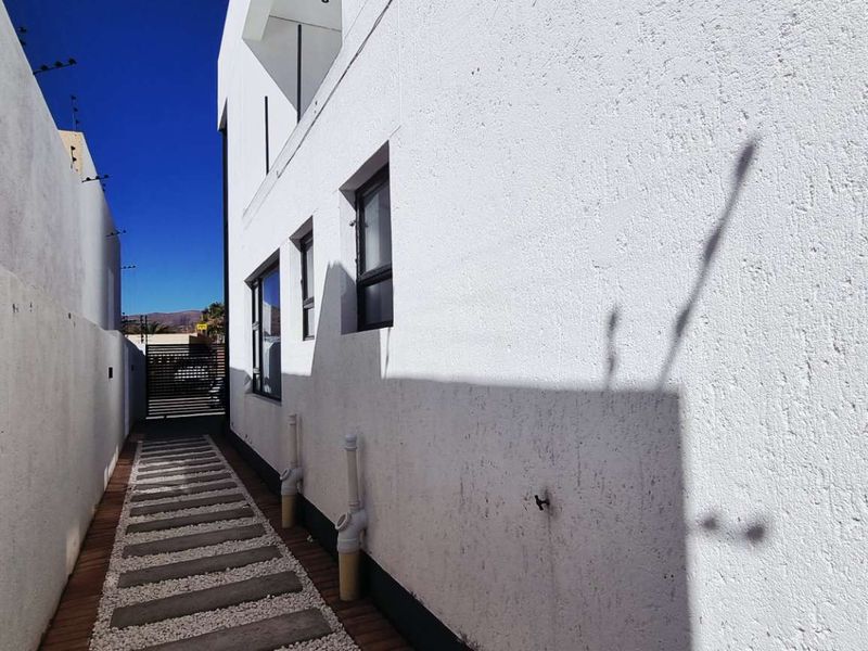 Cimbebasia 3 bedroom house with flat - Photo 9