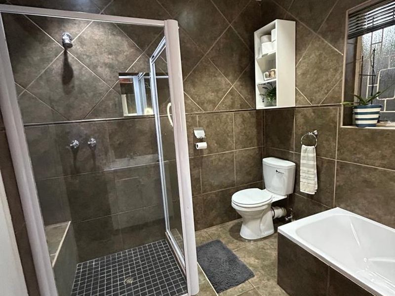 Impressive 4 Bedroom home for sale - Photo 9