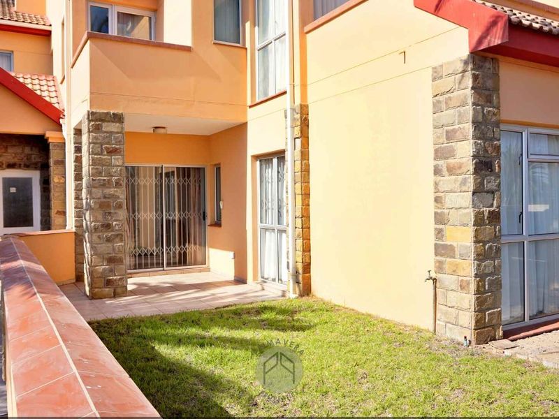 6 Bedroom Double-Storey House WITH TWO FLATS For Sale in Hage Heights, Swakopmund - Photo 5