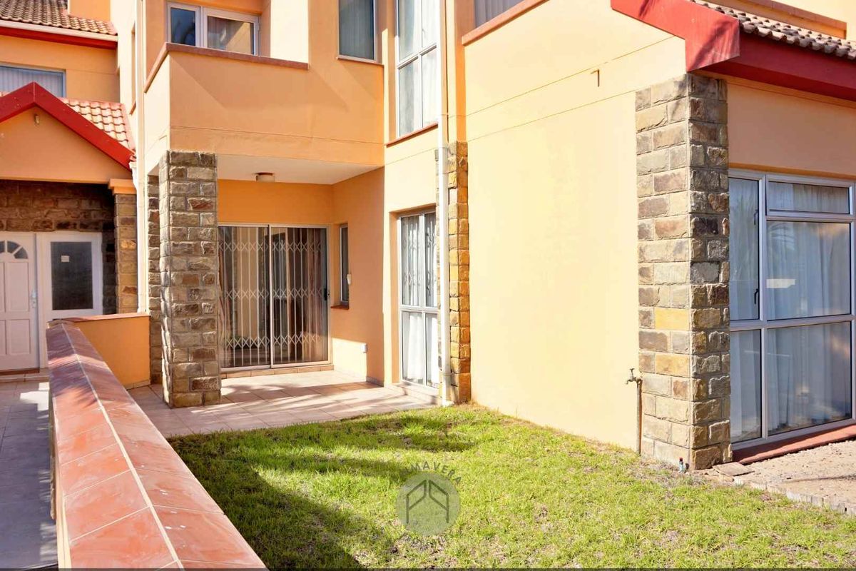 6 Bedroom Double-Storey House WITH TWO FLATS For Sale in Hage Heights, Swakopmund - Photo 5