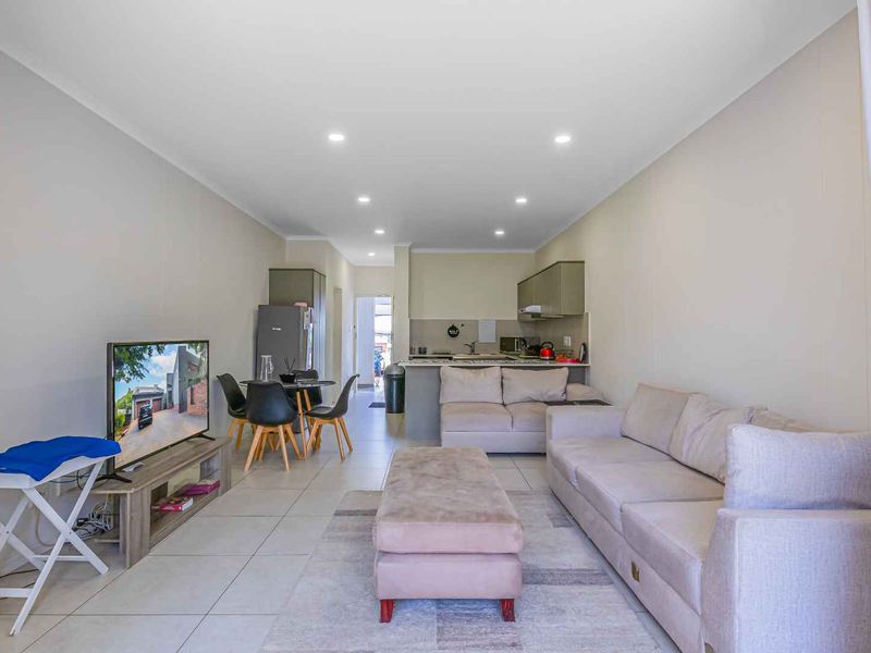 Modern Pet-Friendly Garden Apartment in Prime Greenstone Location - Photo 5