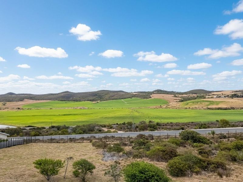 Exceptional Family Home in Reebok: A Perfect Blend of Rustic Charm and Contemporary Sophistication - Photo 2