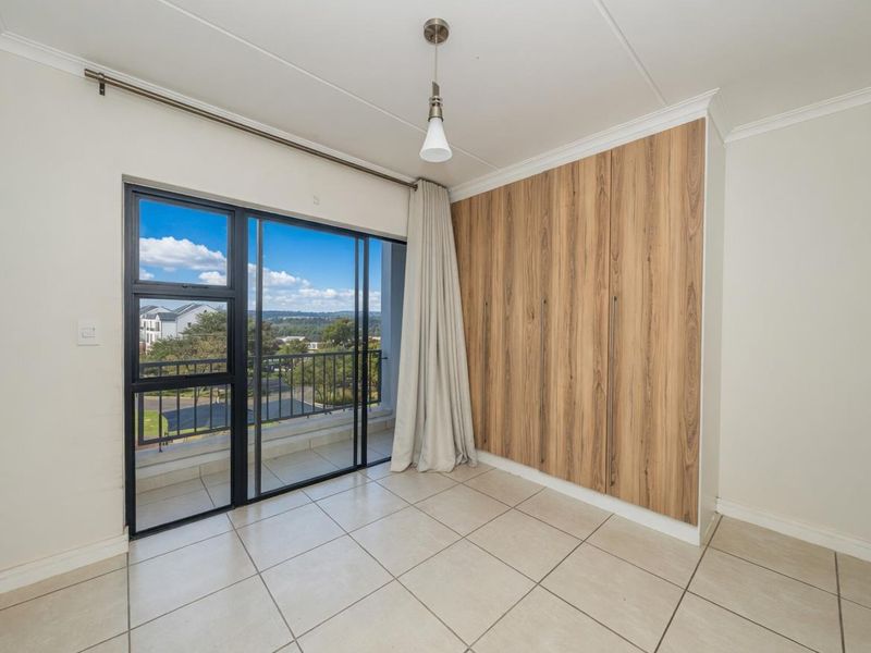 STUNNING LARGER 2 BEDROOM APARTMENT WITH UNINTERRUPTED VIEWS FOR SALE!!! - Photo 10