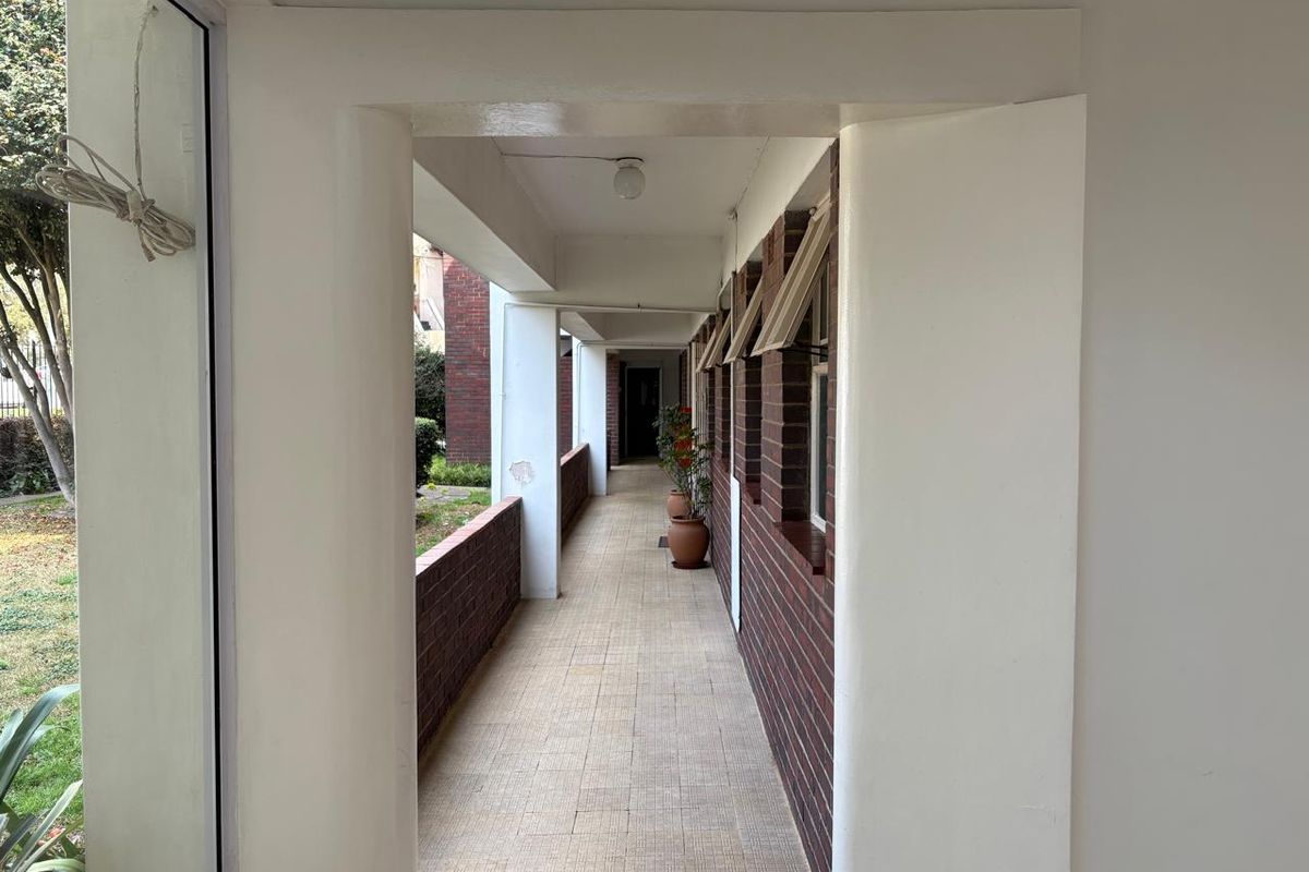 Charming Renovator's Dream in Prime Waverley Location: 31 Nordic Court Apartment - Photo 5