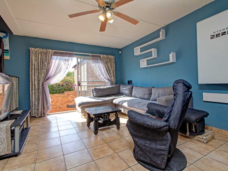 Vibrant Lifestyle: Modern Townhouse with All the Extras! - Photo 6