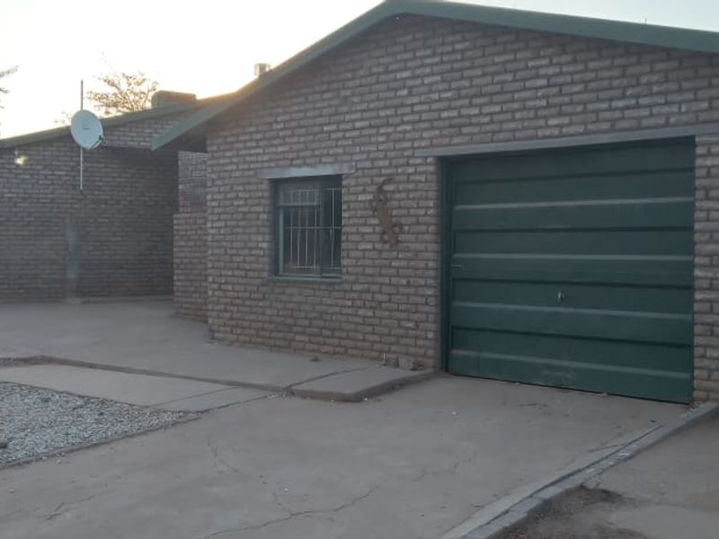 Spacious 3-Bedroom Family Home on Large Erf - Ideal for Expansion or Investment! - Photo 3