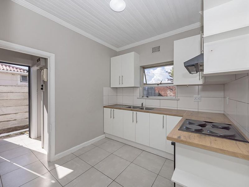 Newly Renovated 3 Bedroom House for Sale in Brooklyn - Photo 7