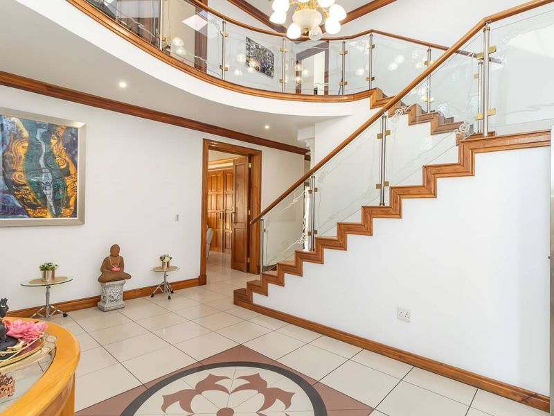 Extended family living in the heart of the Kyalami Estate - Photo 3