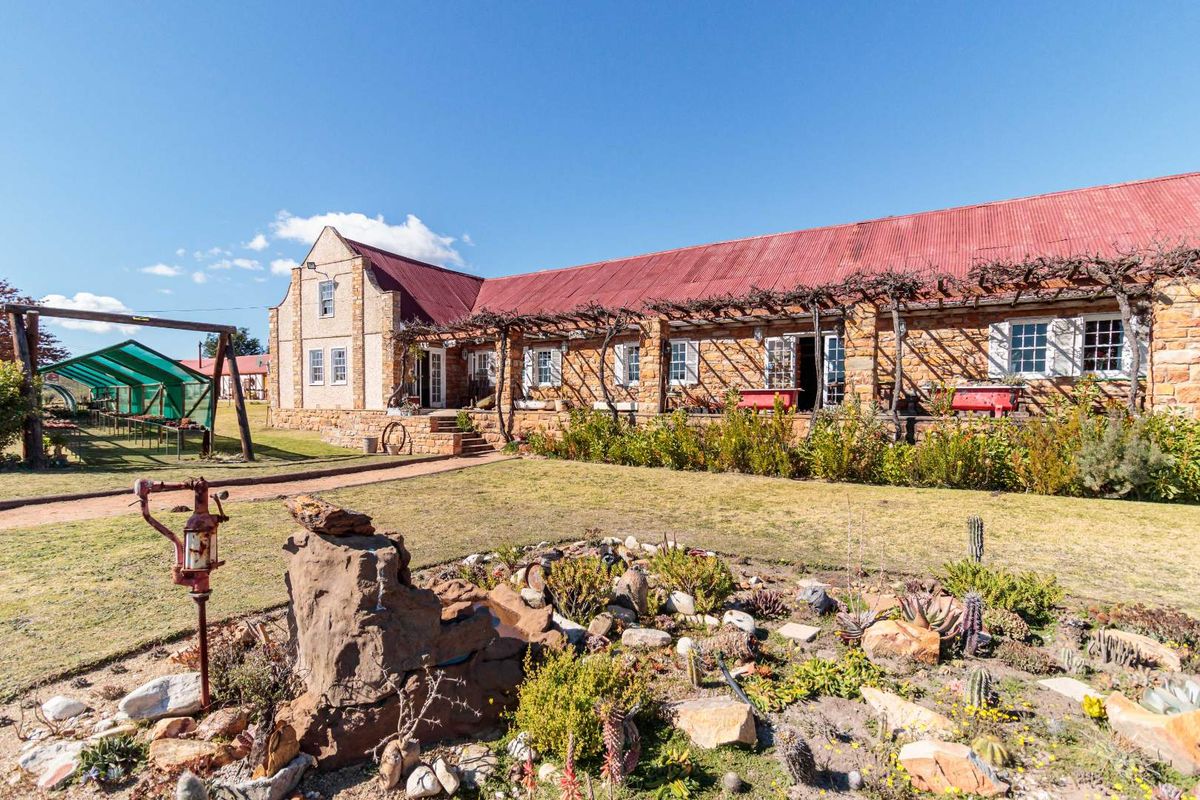 Own a Landmark Lifestyle Farm on Route 62 – Misgund, Langkloof (10.38 ha) - Photo 2