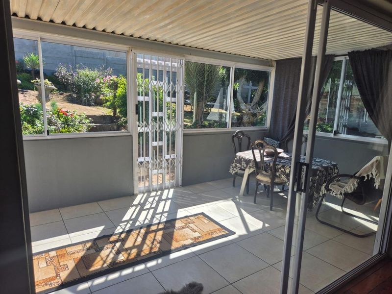 A PLACE TO HANG YOUR HEART! ALL OFFERS FROM R 1850 000.00... TRY YOURS TODAY! - Photo 4