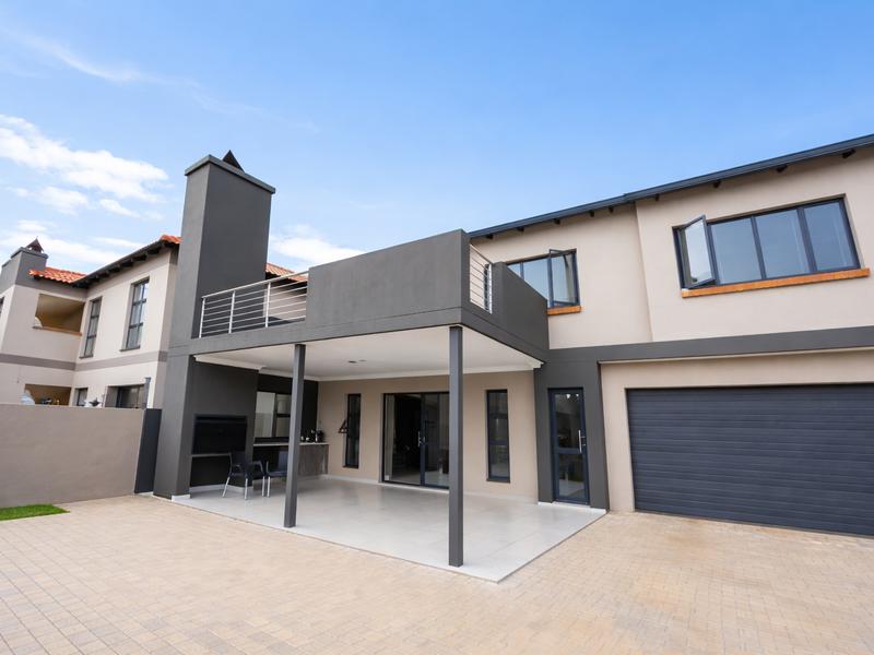 Spacious 4 Bedroom Double Story Home in Montana Village Estate - Photo 2