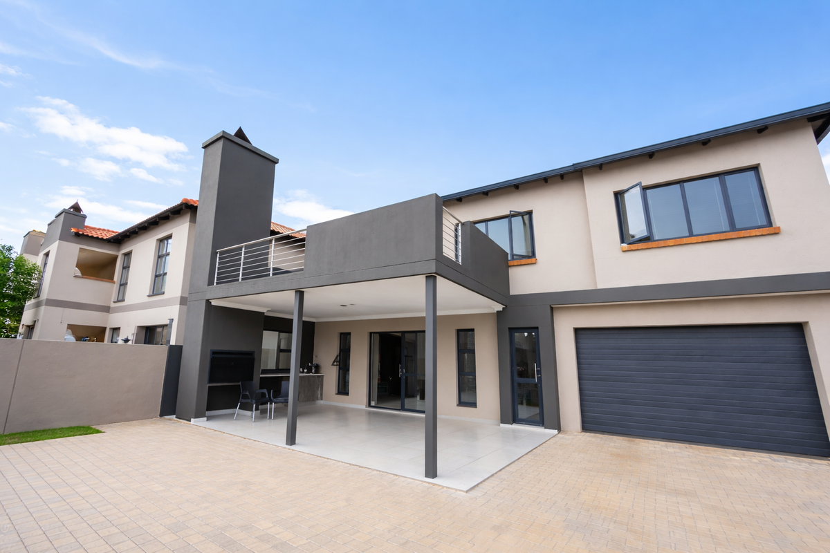 Spacious 4 Bedroom Double Story Home in Montana Village Estate - Photo 2