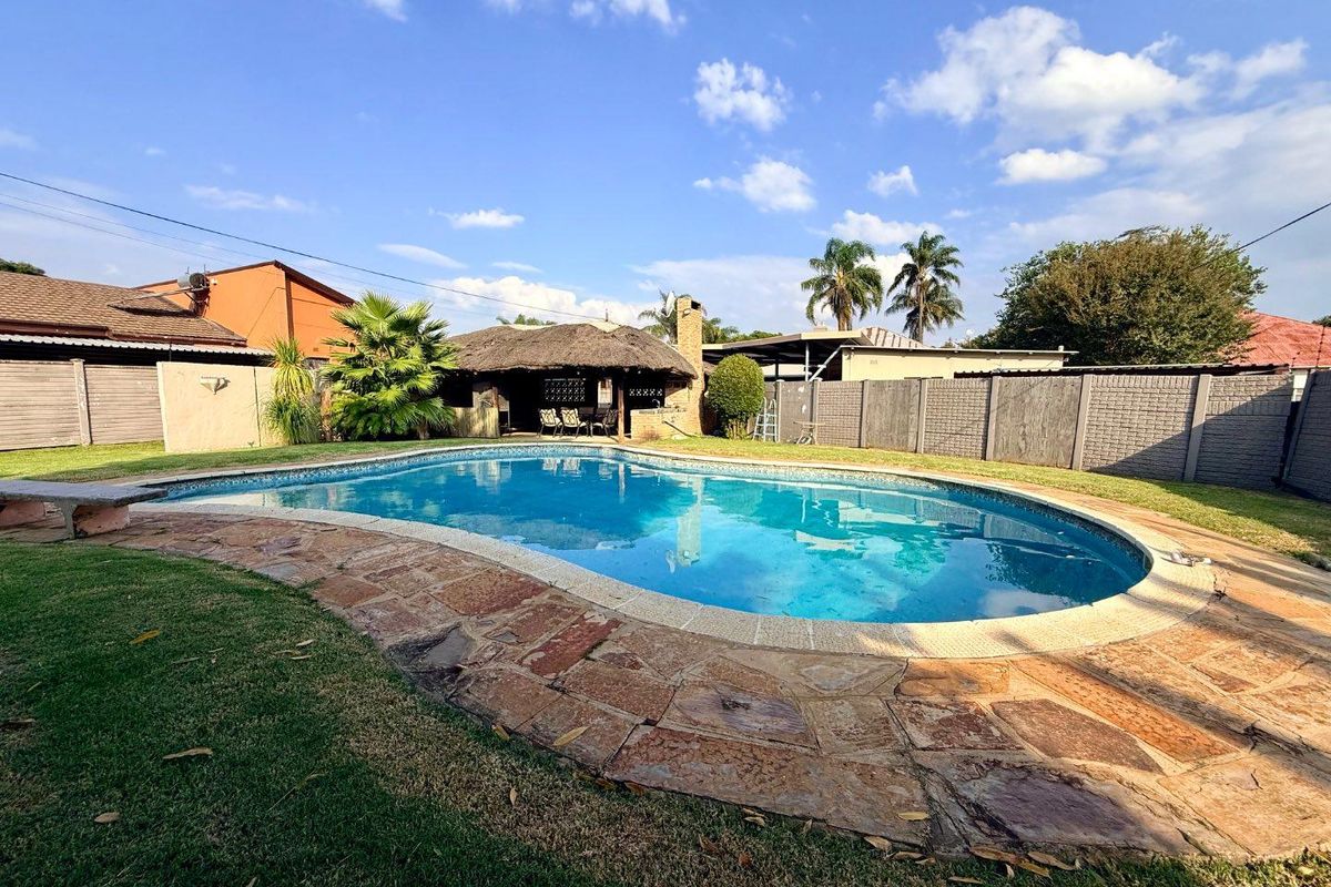 Beautiful 4 Bedroom house for sale in Vryheid - Photo 4