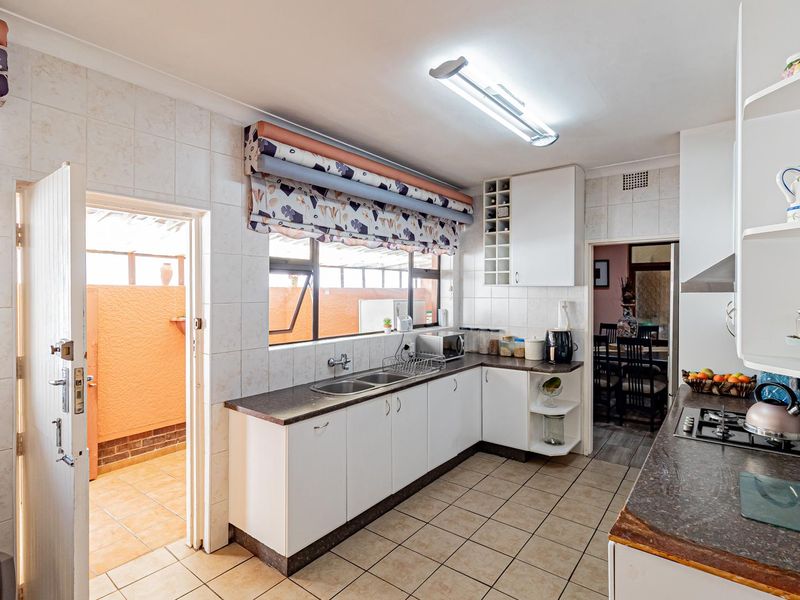Discover Serenity in a Heritage Leafy Suburb - Photo 10
