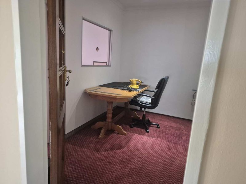 Large  family home,  ideal for large extended family - Photo 8