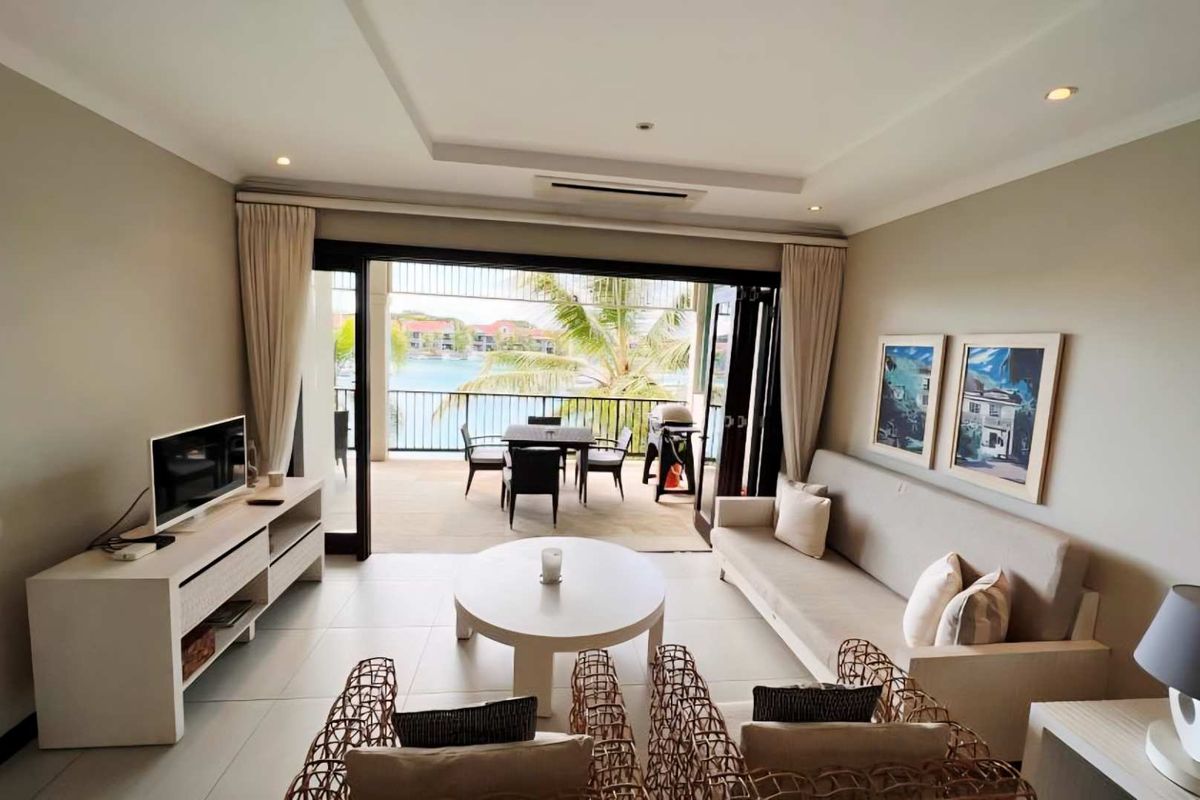 SPACIOUS ONE BEDROOM TWO BATHROOM APARTMENT WITH RENTAL LICENSE - Photo 3