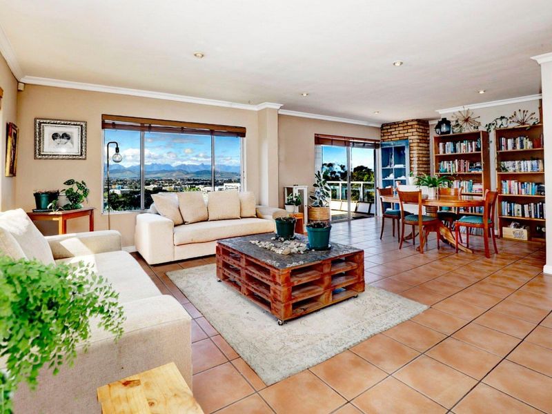 Townhouse, ideal for dual living, in popular security estate bordering golf course - Photo 2