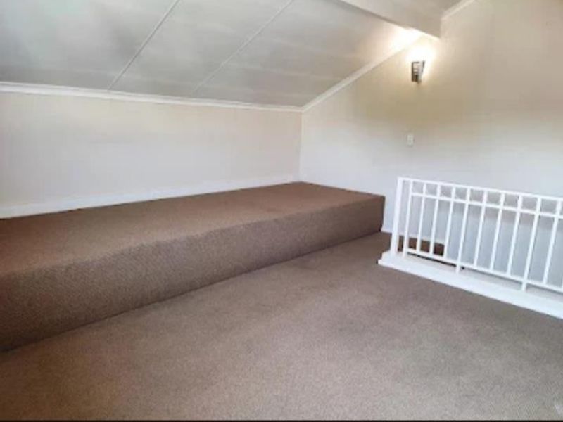 Duplex 1 bedroom loft apartment on top floor - Photo 10