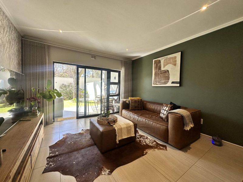 VERY PRIVATE AND MODERN 2 BEDROOM GROUND FLOOR UNIT IN BRYANSTON FOR RENT!! - Photo 4