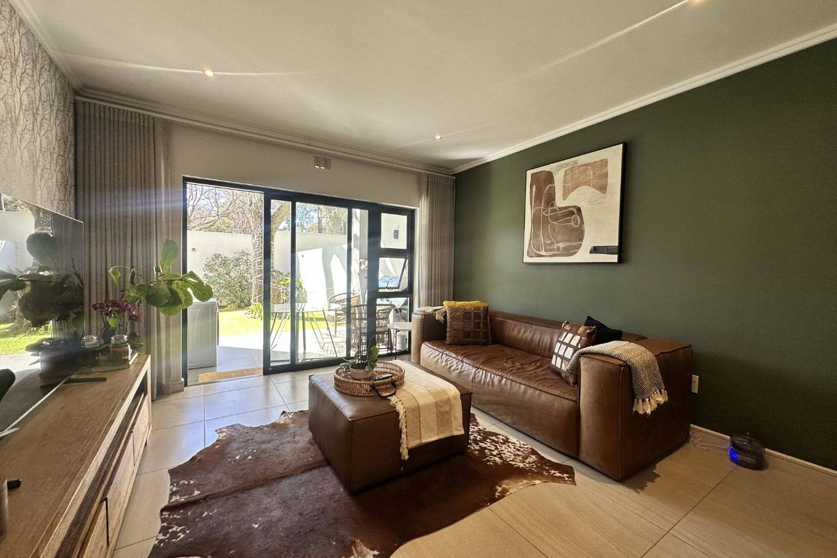 VERY PRIVATE AND MODERN 2 BEDROOM GROUND FLOOR UNIT IN BRYANSTON FOR RENT!! - Photo 4