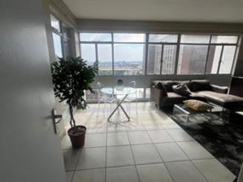 2 Bedroom 1 Bathroom Apartment - Photo 3