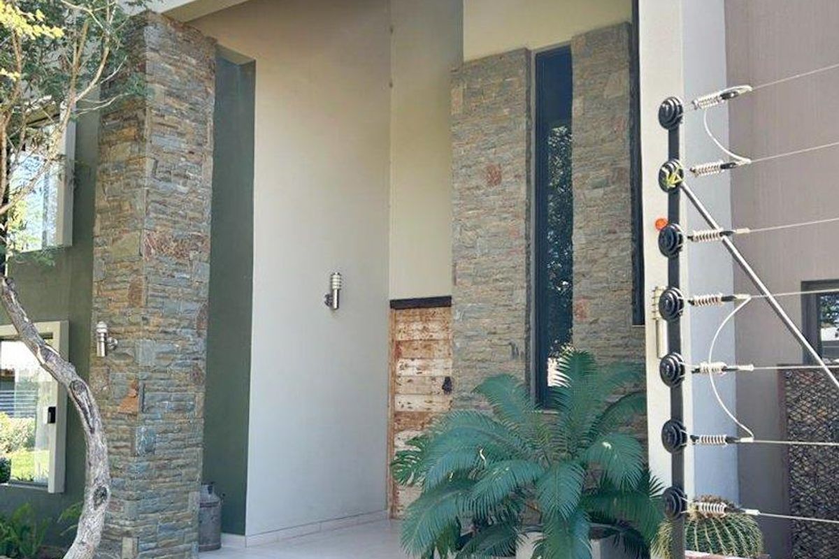 Modern 5-bedroom double story property with serene views. - Photo 3