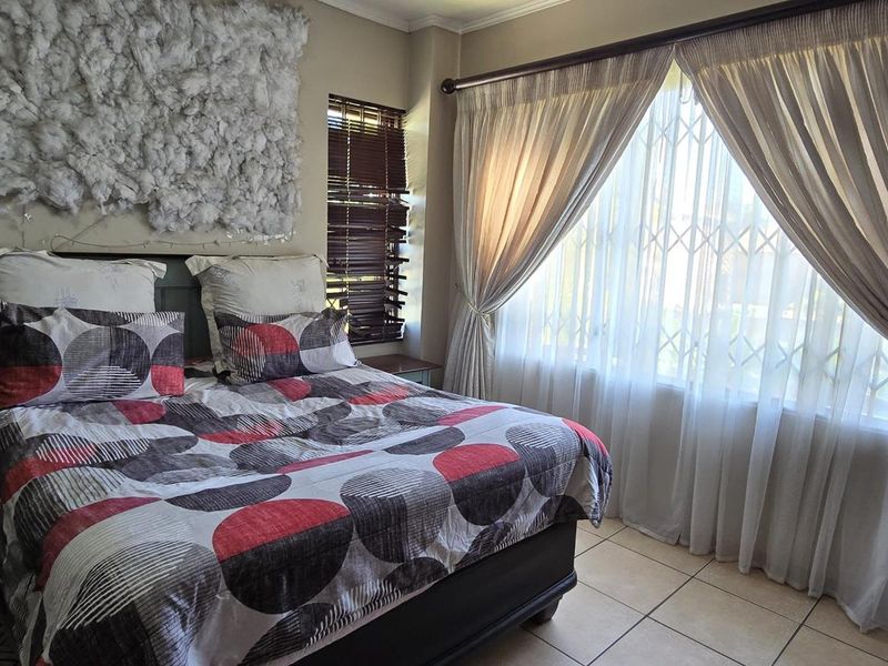 Stunning House In Rooihuiskraal Ext 22 - Photo 10
