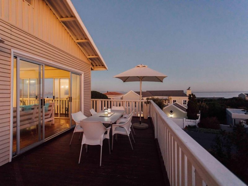 Furnished Coastal Retreat with Panoramic Ocean Views in Vermont - Photo 2